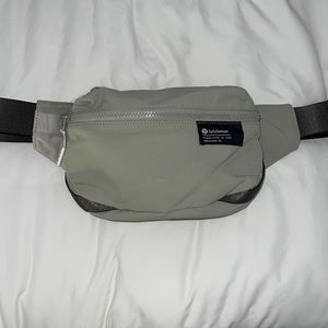 lululemon Clean lines belt bag